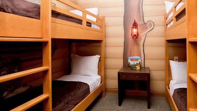 The bunk beds in the cabin in the Queen Cabin Suite
